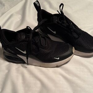 Nike Black and White Athletic boy’s Sneakers size 2